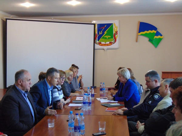 Уполномоченный Президента Украины по правам ребенка посетил Марьинский район