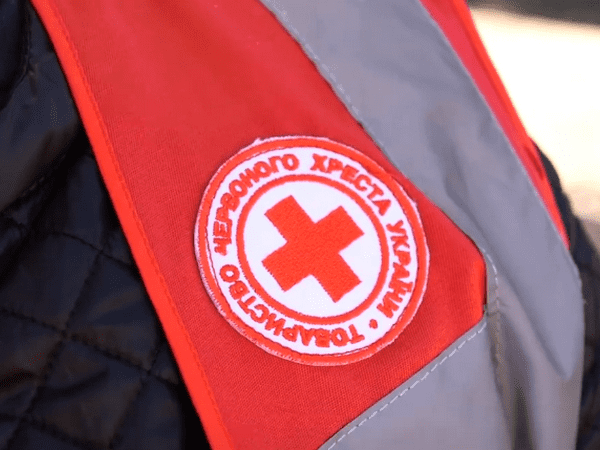Как волонтеры Красного Креста помогают выживать жителям прифронтовой Марьинки