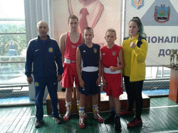 Угледарские боксеры завоевали два «золота» и «бронзу» на открытом чемпионате Донецкой области