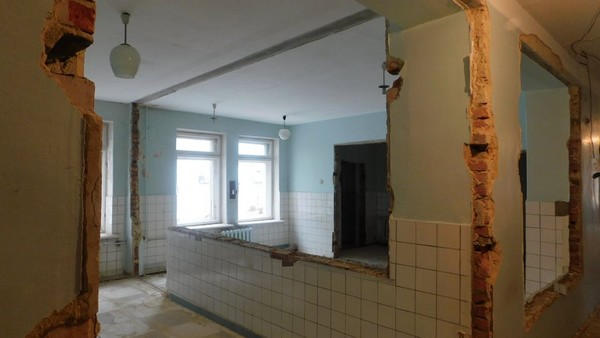 В больнице Курахово начат долгожданный капитальный ремонт инфекционного отделения