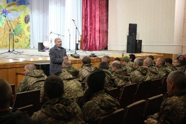 В Марьинке состоялся концерт, посвященный Дню Вооруженных Сил Украины