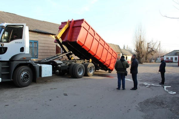 В Великой Новоселке появился новый современный мусоровоз