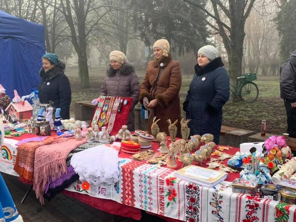 В Великой Новоселке прошла благотворительная новогодняя ярмарка