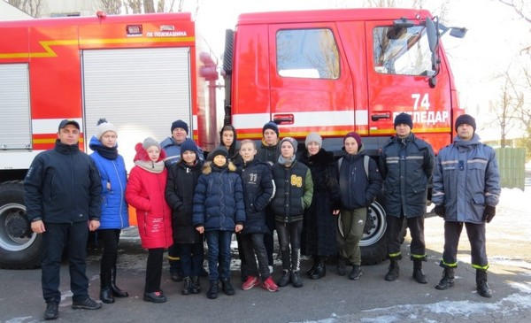 Школьники Угледара почувствовали себя настоящими пожарными