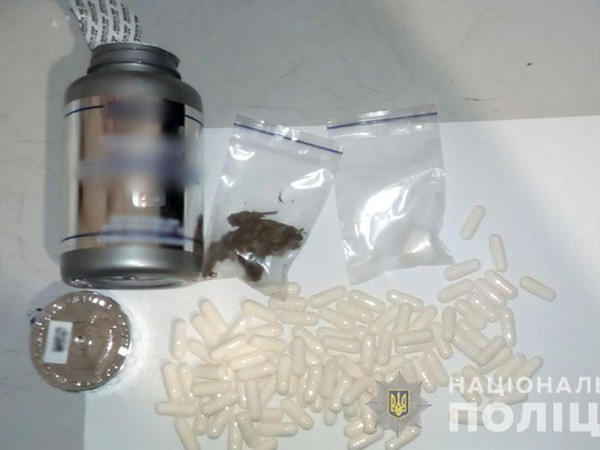 Жителю Великоновоселковского района прислали из Киева гранату и наркотики