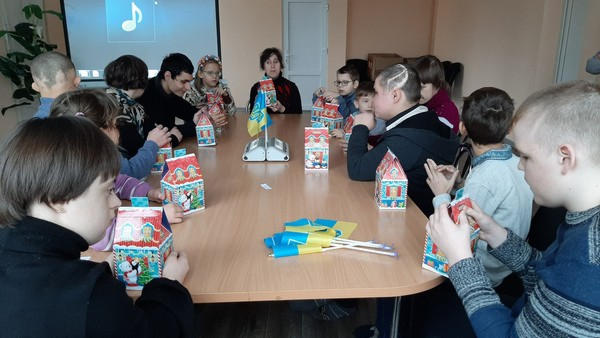 В Курахово и Марьинке дети с инвалидностью отметили День Соборности Украины