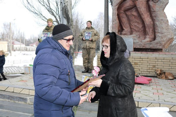В Марьинке почтили память участников боевых действий на территории других государств