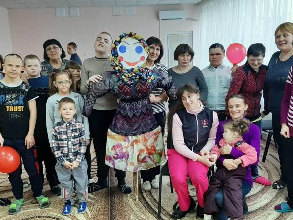 В Марьинке дети с инвалидностью отпраздновали Масленицу