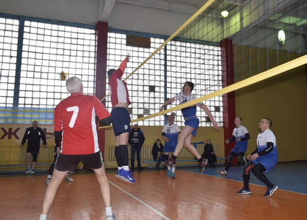 В Угледаре прошел ХV межрегиональный турнир по волейболу