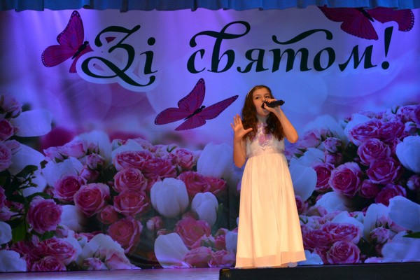 В Курахово по случаю 8 Марта состоялся праздничный концерт