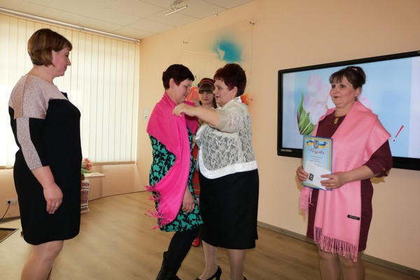 В Марьинском районе состоялось торжественное юбилейное заседание Клуба доярок-шеститысячниц