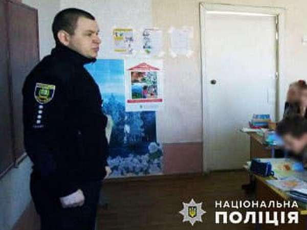 В Великой Новоселке, чтобы решить конфликт между двумя школьницами, пришлось привлекать полицию