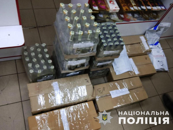 В одном из торговых заведений Угледара полицейские изъяли более 250 литров фальсифицированного алкоголя
