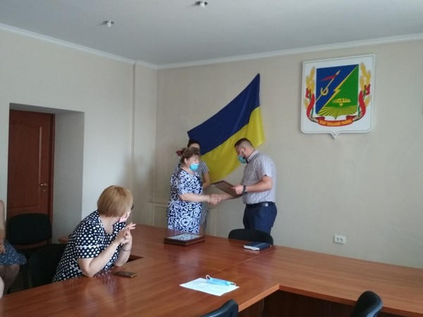 Государственных служащих Марьинского района поздравили с профессиональным праздником