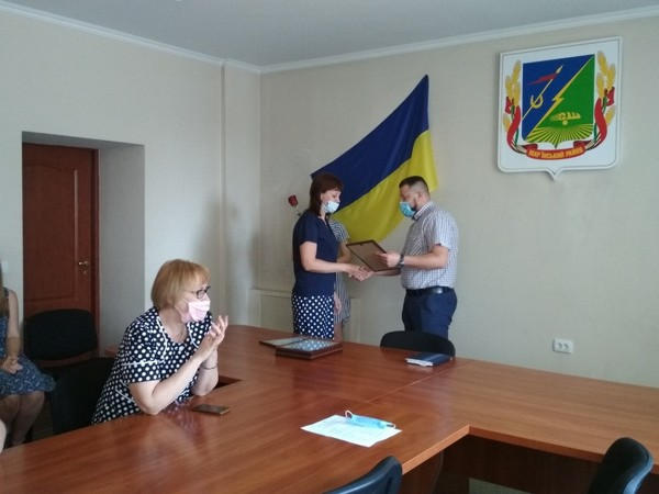 Государственных служащих Марьинского района поздравили с профессиональным праздником