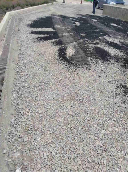 В Курахово продолжается ямочный ремонт дорог