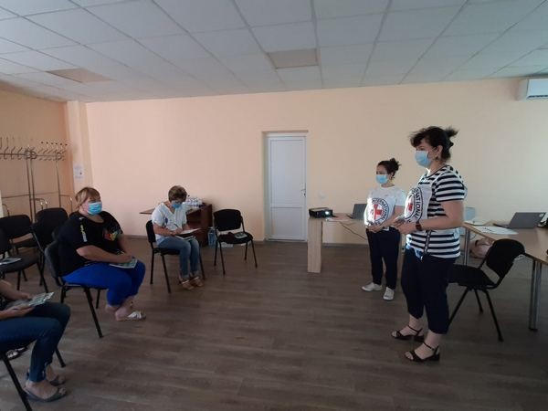 В Марьинке сотрудников реабилитационного центра учили бороться со стрессом