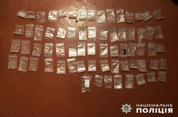 Двое жителей Курахово торговали наркотиками на территории Марьинского района