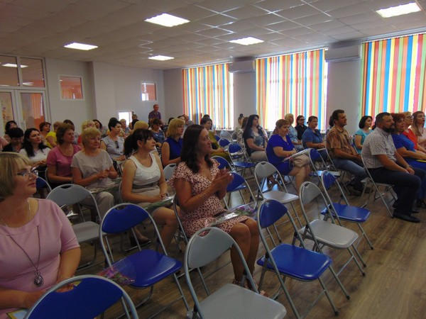 Бухгалтеров Марьинского района торжественно поздравили с профессиональным праздником