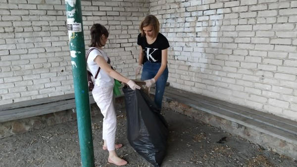 Благодаря плогингу в Угледаре собрали более 60 мешков мусора