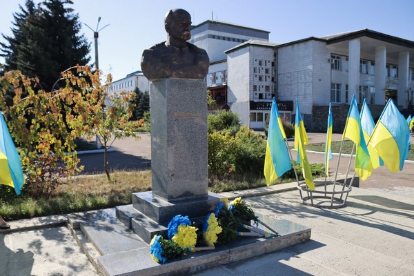 В Марьинке прошли торжества по случаю Дня Флага и Дня независимости Украины