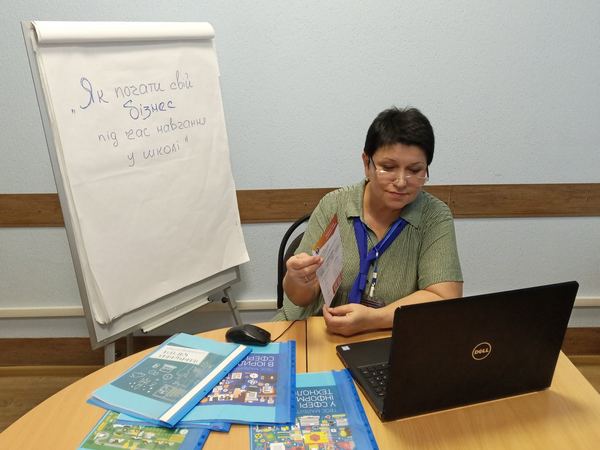 Школьников Марьинского района учат, как начать свой бизнес во время учебы в школе