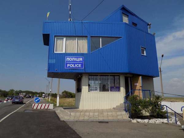 На блокпосту в Великоновоселковском районе полицейские обнаружили у мужчины наркотики