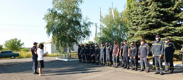 Спасателей Великоновоселковского района поздравили с профессиональным праздником