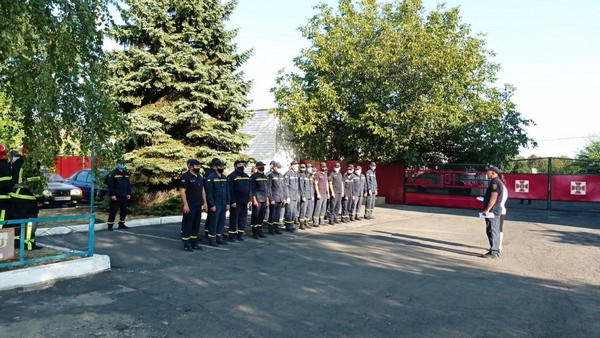 Спасателей Великоновоселковского района поздравили с профессиональным праздником