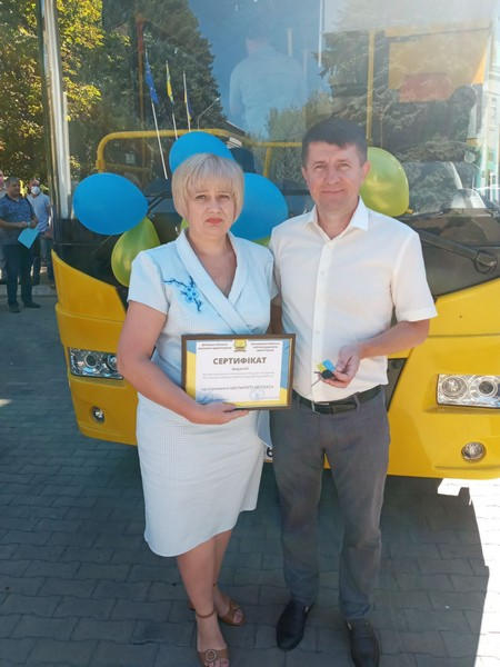 Школа из Великоновоселковского района получила новый школьный автобус