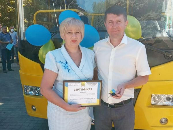 Школа из Великоновоселковского района получила новый школьный автобус
