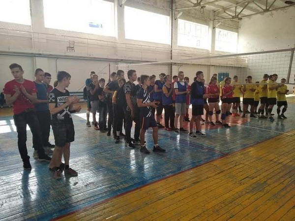 В Марьинке прошел традиционный турнир по волейболу