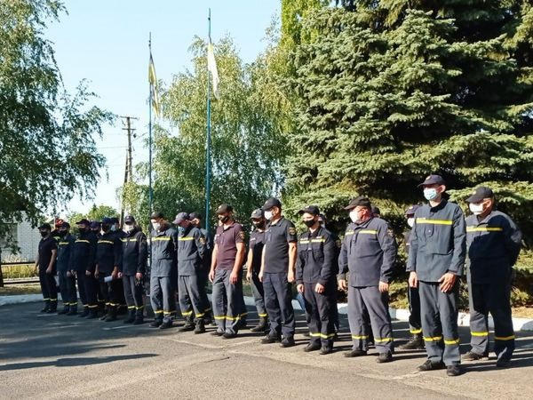 Спасателей Великоновоселковского района поздравили с профессиональным праздником