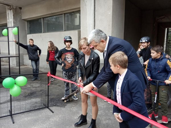 В Великой Новоселке торжественно открыли новый скейт-парк