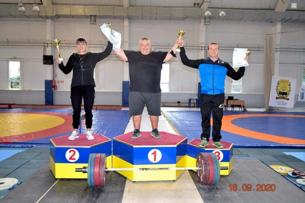 Угледарские тяжелоатлеты завоевали 8 медалей на чемпионате Донецкой области