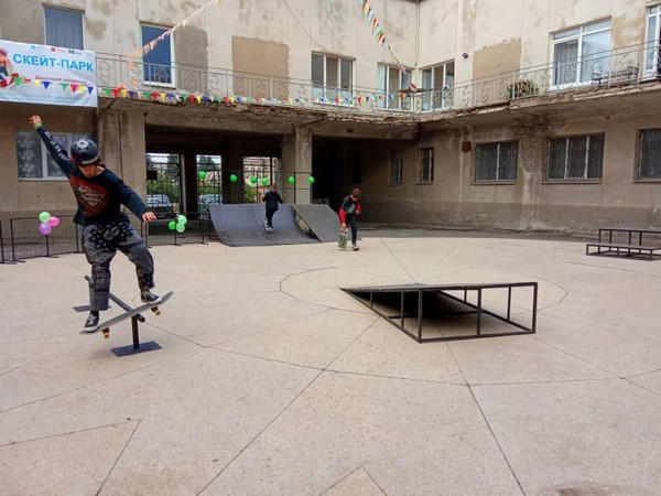 В Великой Новоселке торжественно открыли новый скейт-парк
