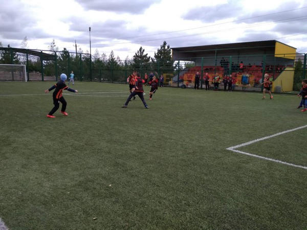 Команда из Курахово выиграла традиционный открытый турнир по мини-футболу Марьинской ДЮСШ