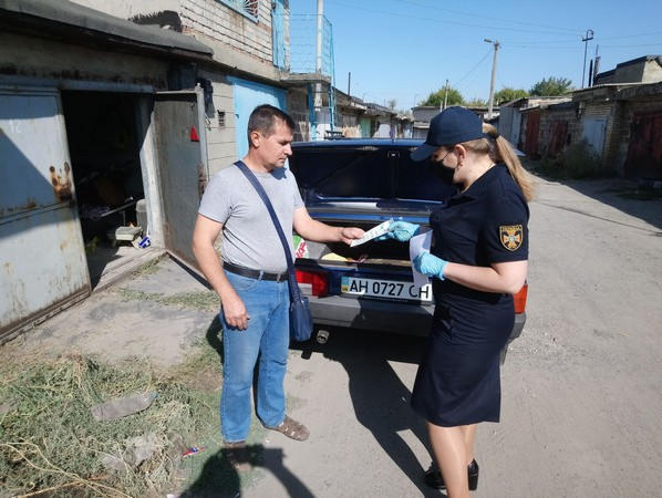 В Курахово спасатели провели профилактический рейд по гаражным кооперативам города