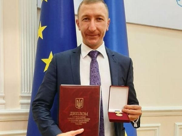 Руководителю молодежного центра из Угледара вручили Премию Кабинета Министров Украины