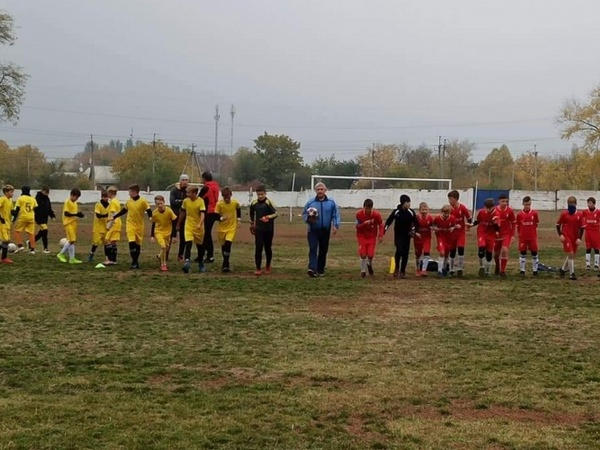 В последней игре первого круга чемпионата области угледарские футболисты забили соперникам 11 «сухих» мячей