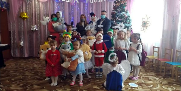 Дети Угледарской ОТГ и Марьинского района получили подарки к Новому году