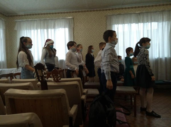 Детей Марьинки и Красногоровки поздравили с Днем Святого Николая