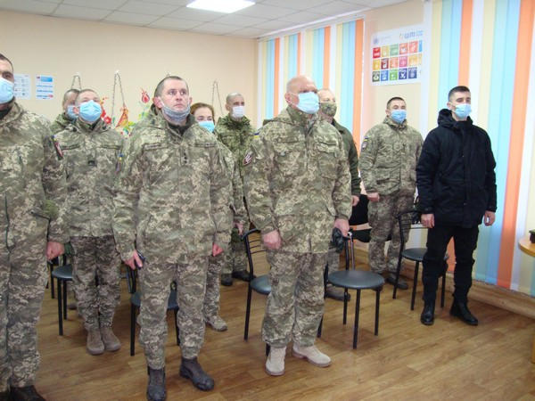 В прифронтовой Красногоровке отметили День Вооруженных Сил Украины