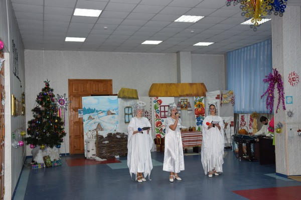 По случаю Дня Святого Николая в Угледаре для детей устроили праздник с подарками