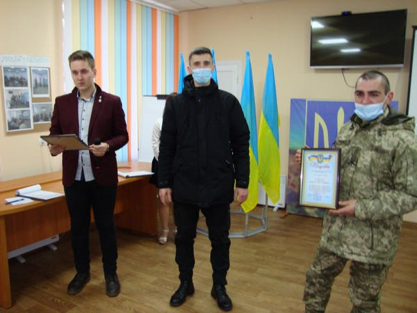В прифронтовой Красногоровке отметили День Вооруженных Сил Украины
