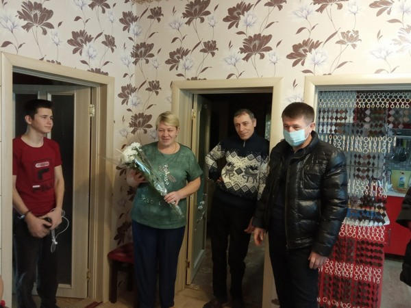 В Великоновоселковском районе воспитанникам детских домов семейного типа вручили новогодние подарки