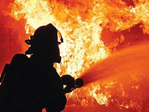 Масштабный пожар в Угледаре: горели склады возле шахты