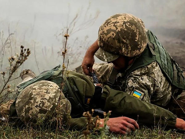 В результате вражеского обстрела в Марьинской громаде ранены двое украинских военнослужащих
