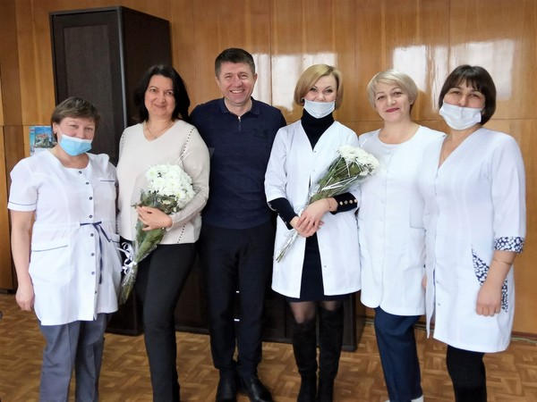 Медиков Великоновоселковской районной больницы поздравили с Новым годом