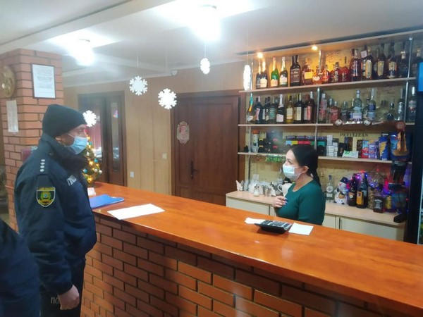 Великоновоселковские полицейские проверяют, как предприниматели соблюдают правила карантина